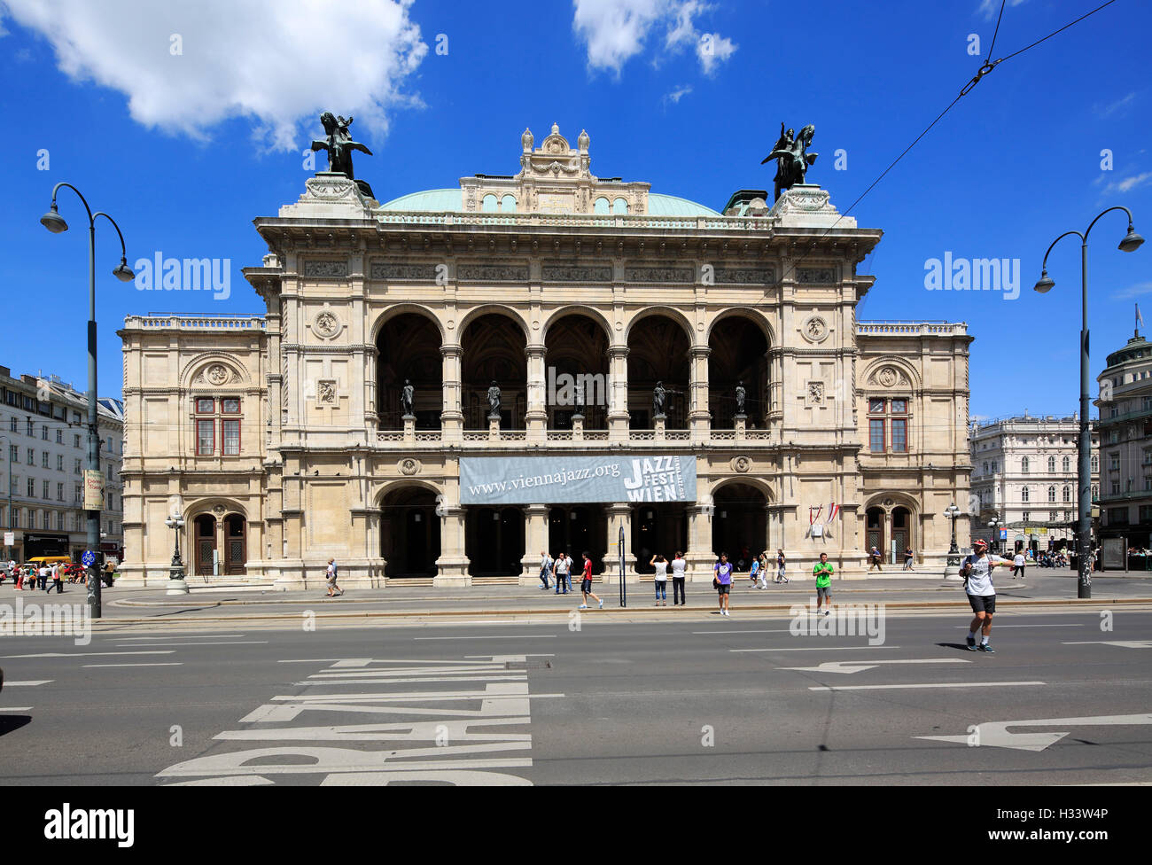 Wiener Staatsoper Am Opernring In Wien, Oesterreich Stock Photo - Alamy