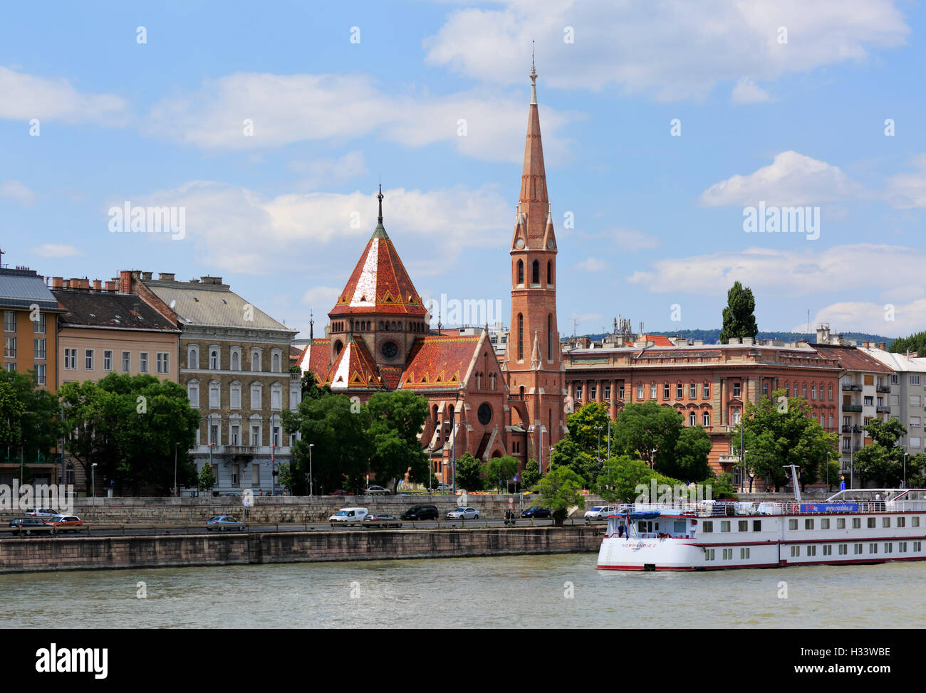 Calvinistenkirche am Donauufer in Budapest, Mittelungarn, Ungarn Stock Photo