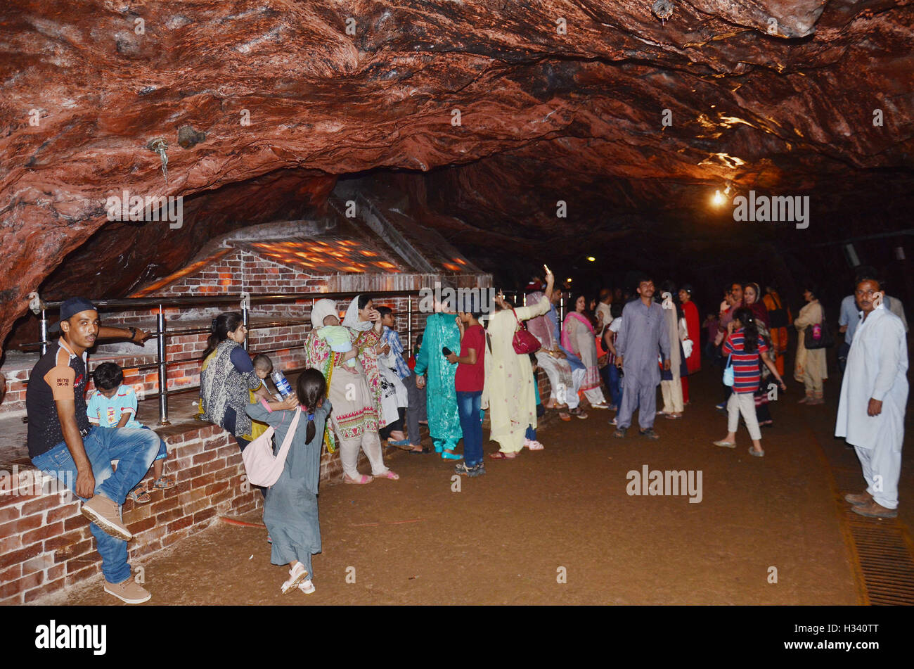 Pakistani Citizens Visit The Worlds Second Largest Salt Mines Khewra Salt Mines Is Located In 5084