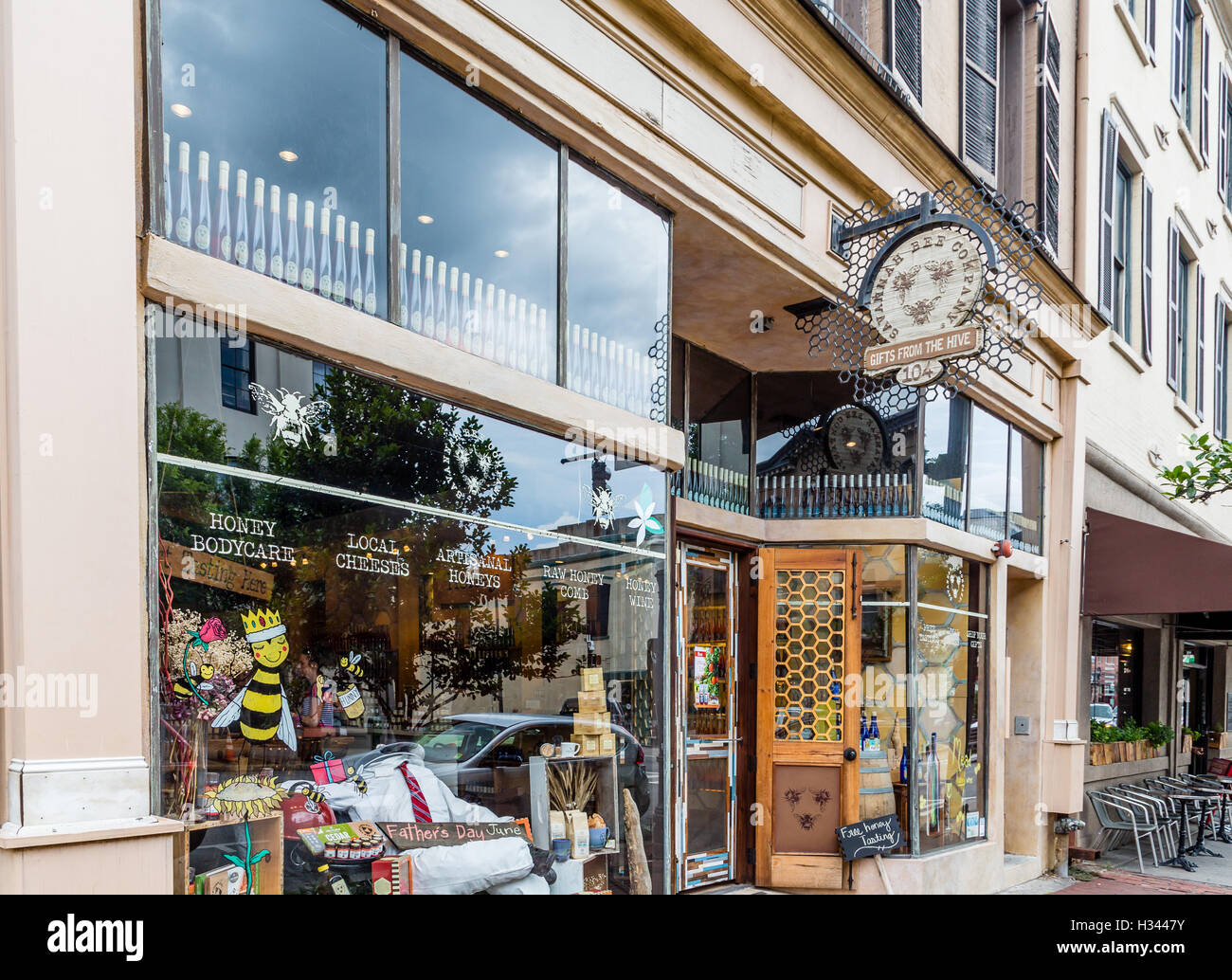 The iconic Savannah Bee Company in Savannah Stock Photo Alamy