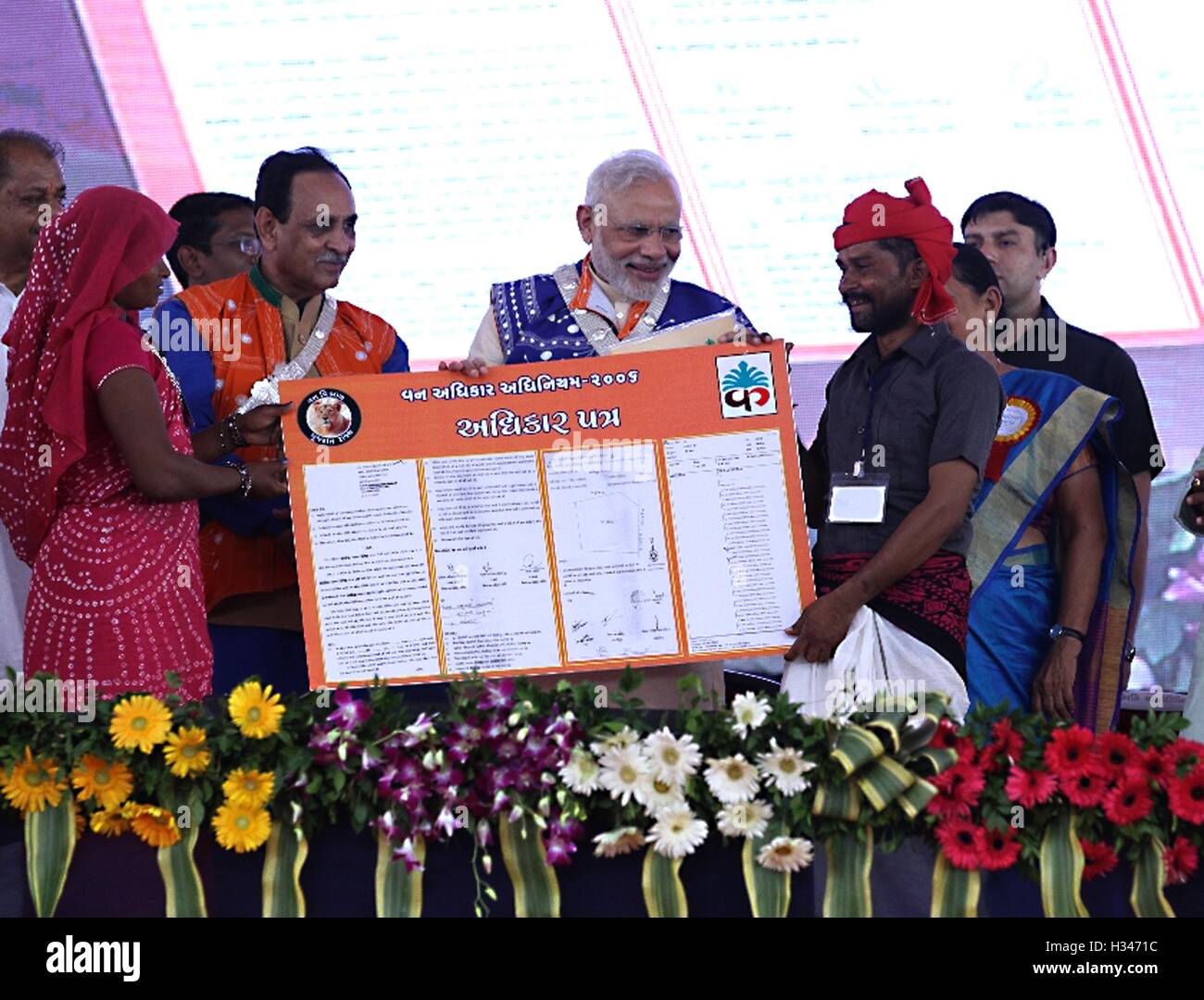 Prime Minister Narendra Modi during the inauguration ceremony of Kadana ...