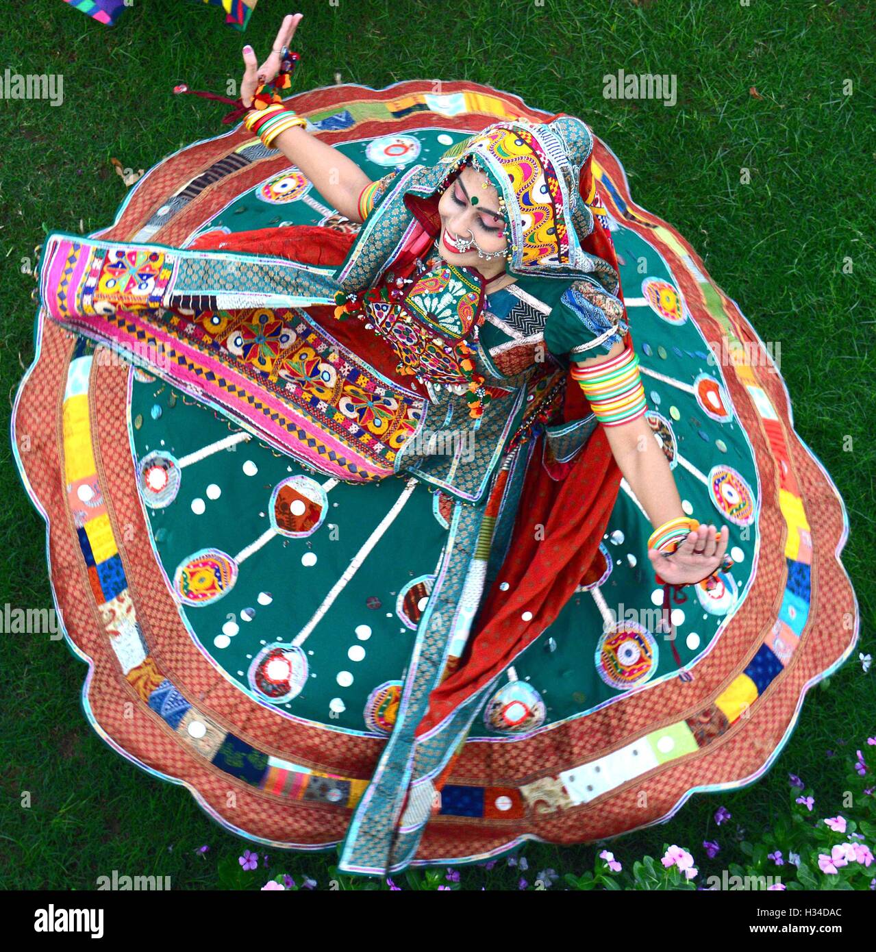 Garba indian dance hires stock photography and images Alamy