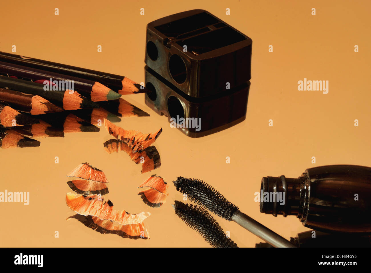 pencil sharpener with mirror
