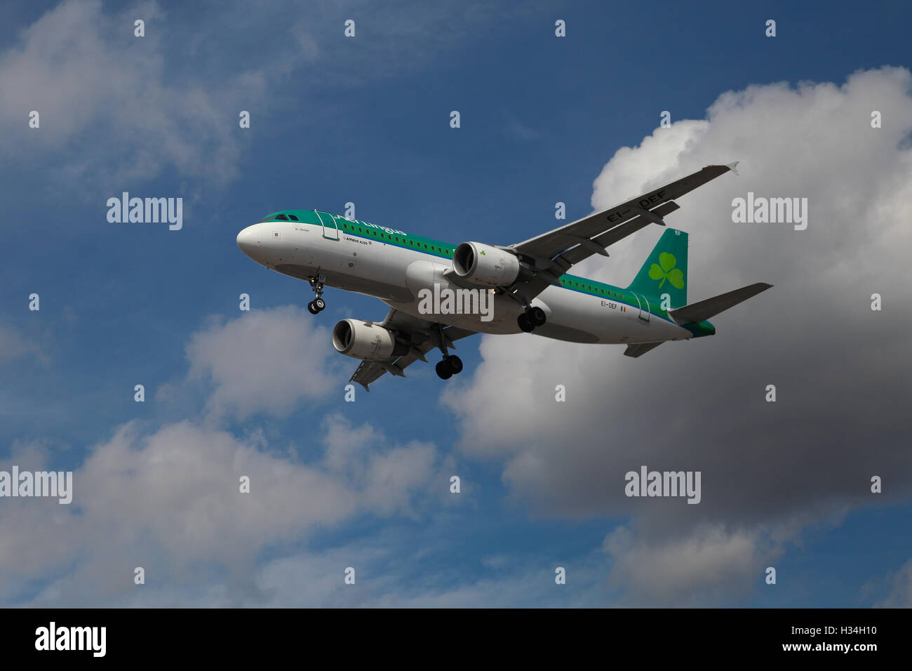 Aer Lingus Airbus A320-214 approaching London Heathrow airport. Stock Photo