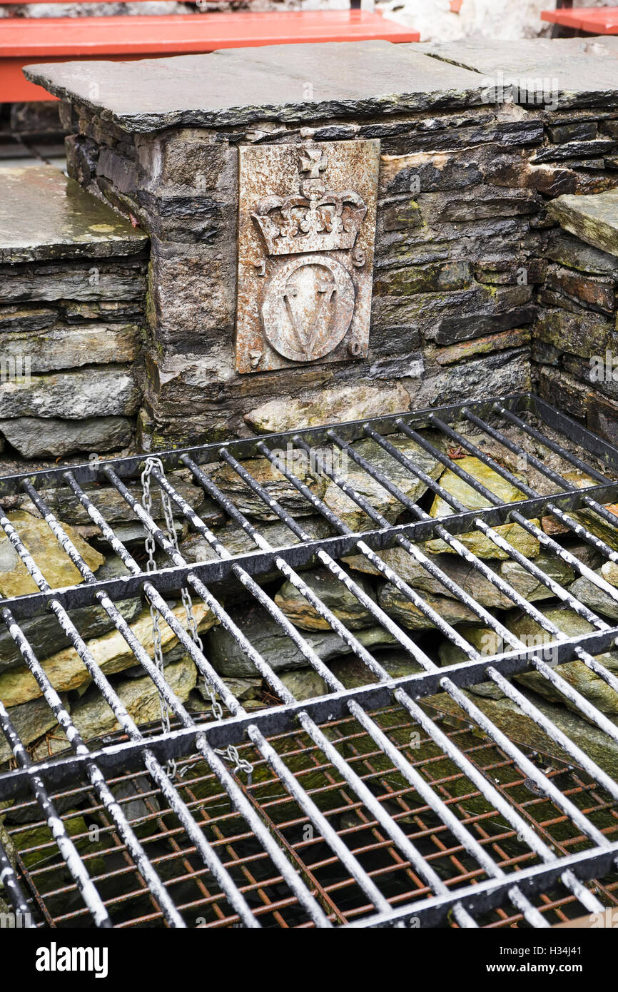 Vintage water well hi-res stock photography and images - Alamy