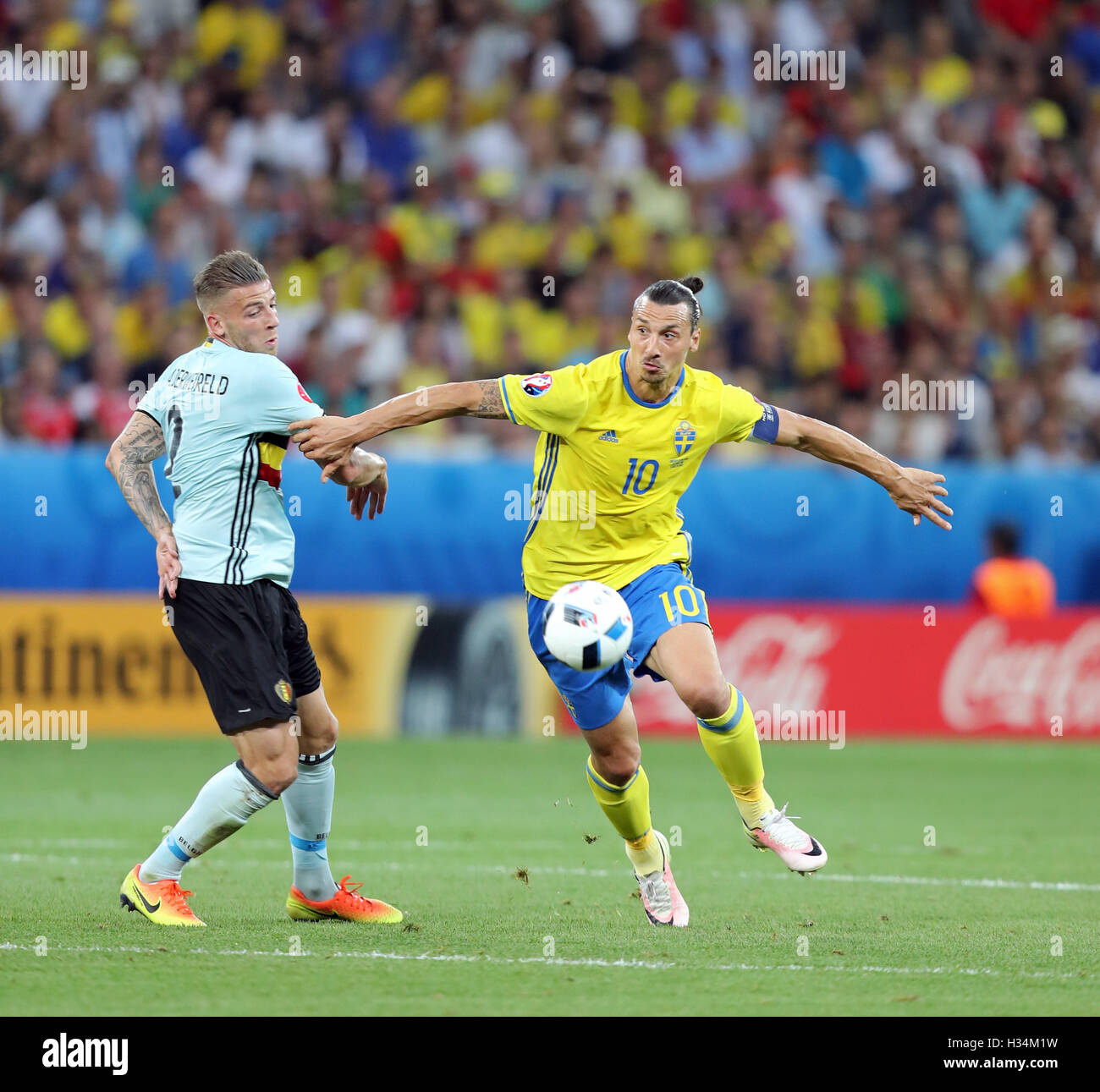NICE, FRANCE - JUNE 22, 2016: Zlatan Ibrahimovic of Sweden (R) fights for a ball with Toby Alderweireld of Belgium during their UEFA EURO 2016 game at Allianz Riviera Stade de Nice, Nice, France Stock Photo