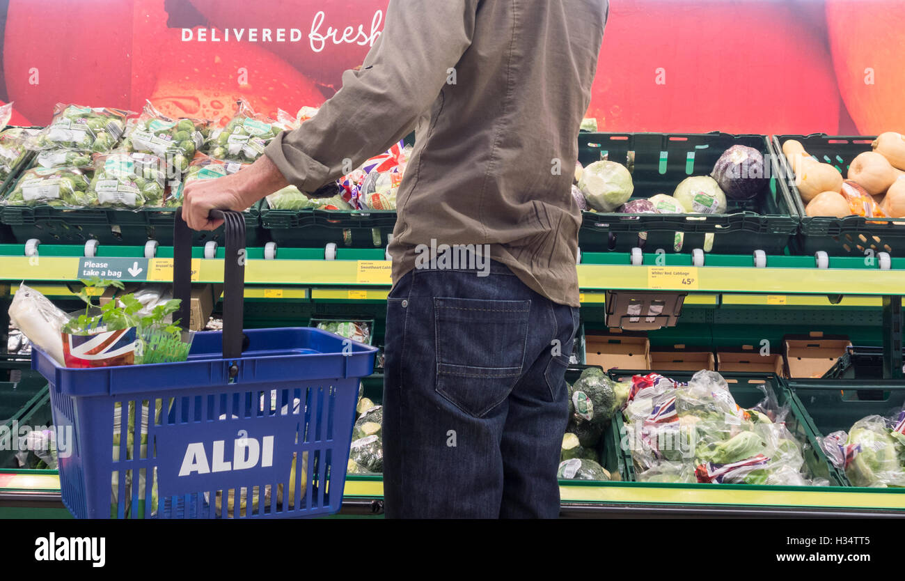Man buying fruit & veg in Aldi supermarket. UK Stock Photo