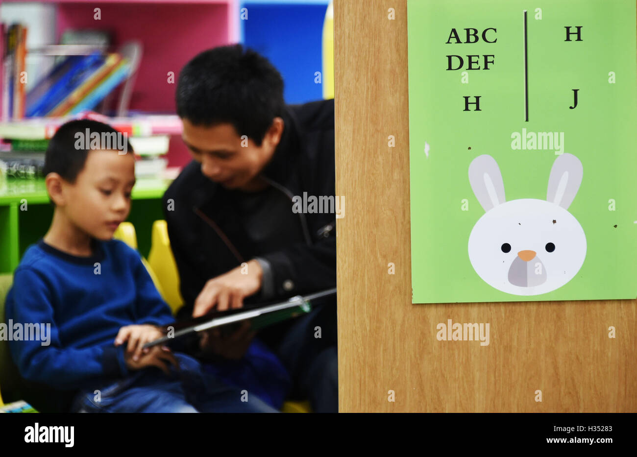 Harbin. 4th Oct, 2016. People read at the Heilongjiang Provincial ...