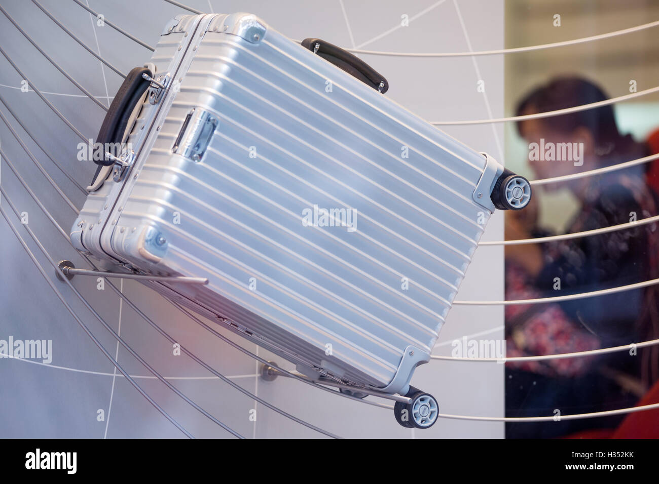 Cologne, Germany. 4th Oct, 2016. A suitcase is shown in the shop