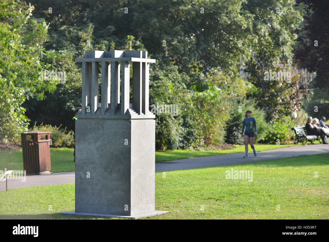 Regents Park, London, UK. 4th October 2016. Renato Nicolodi-Omnium memoria I. 2016. Sculptures in the Frieze Art Sculpture Park in Regents Park. Credit:  Matthew Chattle/Alamy Live News Stock Photo