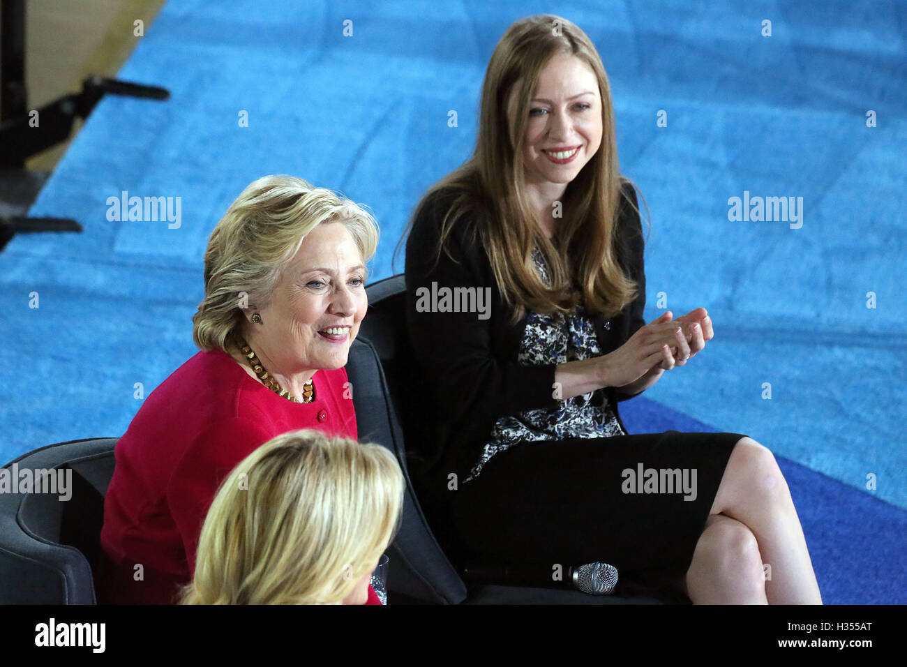 Haverford, PA, USA. 4th Oct, 2016. Hillary Clinton, Chelsea Clinton and
