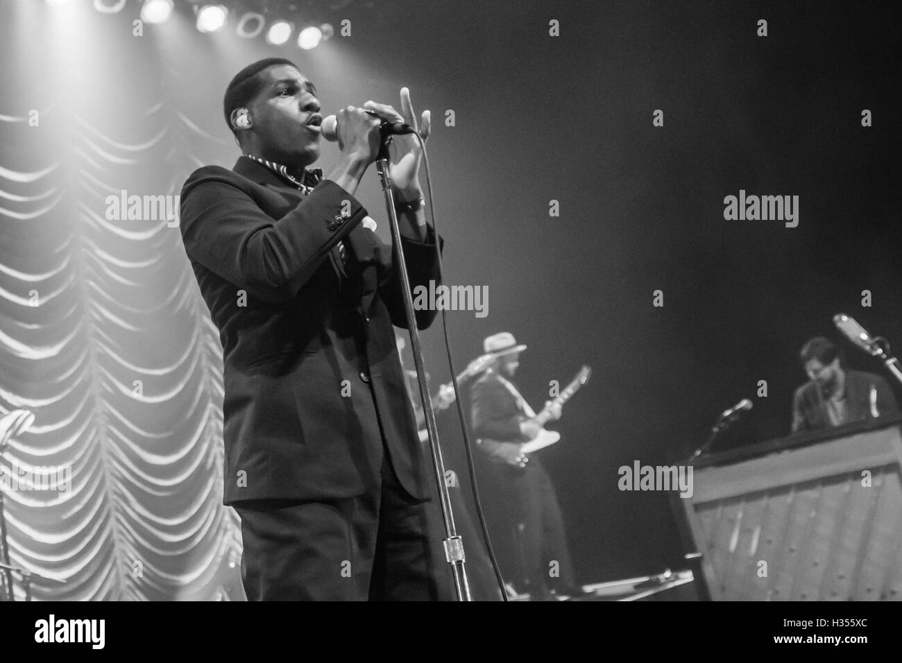 Detroit, Michigan, USA. 30th Sep, 2016. LEON BRIDGES performing in support of his debut album 'Coming Home' at The Fillmore in Detroit, MI on September 30th 2016 © Marc Nader/ZUMA Wire/Alamy Live News Stock Photo