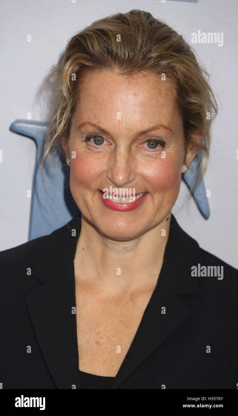 New York, New York, USA. 4th Oct, 2016. Actress ALEXANDRA WENTWORTH