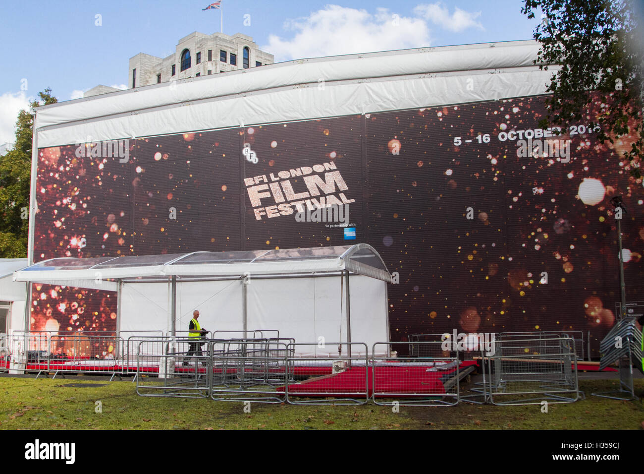 London , UK. 5th October 2016.  A giant 780 seater pop up cinema  is being erected for filmgoers at the 12 day festival in Embankment gardens as a venue for the 60th BFI London Film Festival Credit:  amer ghazzal/Alamy Live News Stock Photo