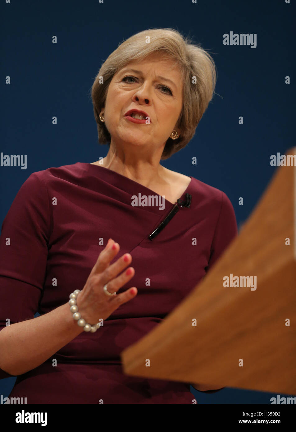 Birmingham, UK. 5th October, 2016. Theresa May Mp Prime Minister Conservative Party Conference 2016 The Icc Birmingham, Birmingham, England 05 October 2016 Addresses The Conservative Party Conference 2016 At The Icc Birmingham, Birmingham, England Credit:  Allstar Picture Library/Alamy Live News Stock Photo
