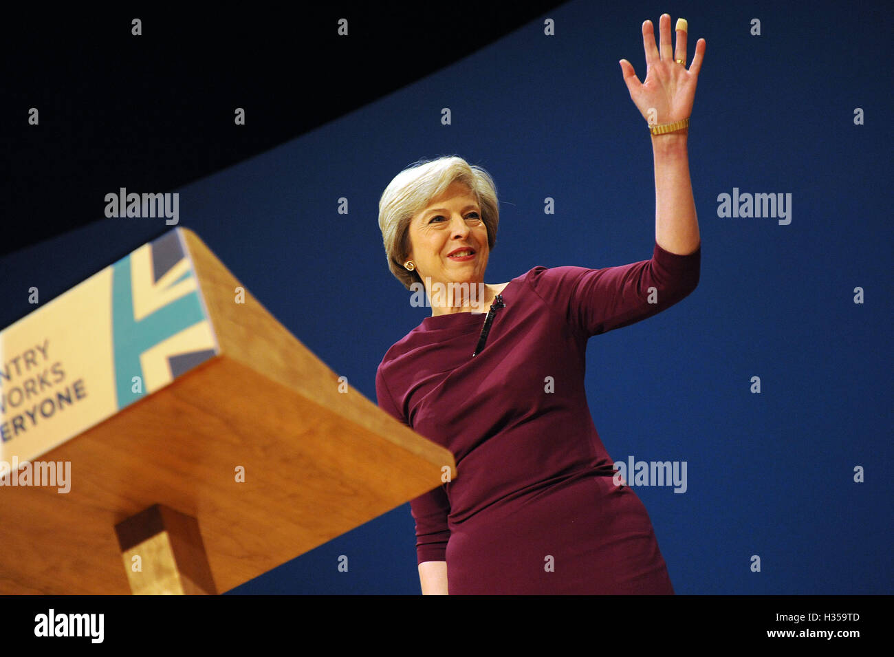Birmingham, UK. 5th Oct, 2016. Theresa May, Prime Minister and Leader of the Conservative Party walks onto the stage to deliver her speech to conference, on the fourth and final day of the Conservative Party Conference at the ICC Birmingham. The theme of the speech was 'A Country that Works for Everyone'. This conference follows the referendum decision for the UK to leave the European Union, and the subsequent election of Theresa May as leader of the Conservative Party. Credit:  Kevin Hayes/Alamy Live News Stock Photo