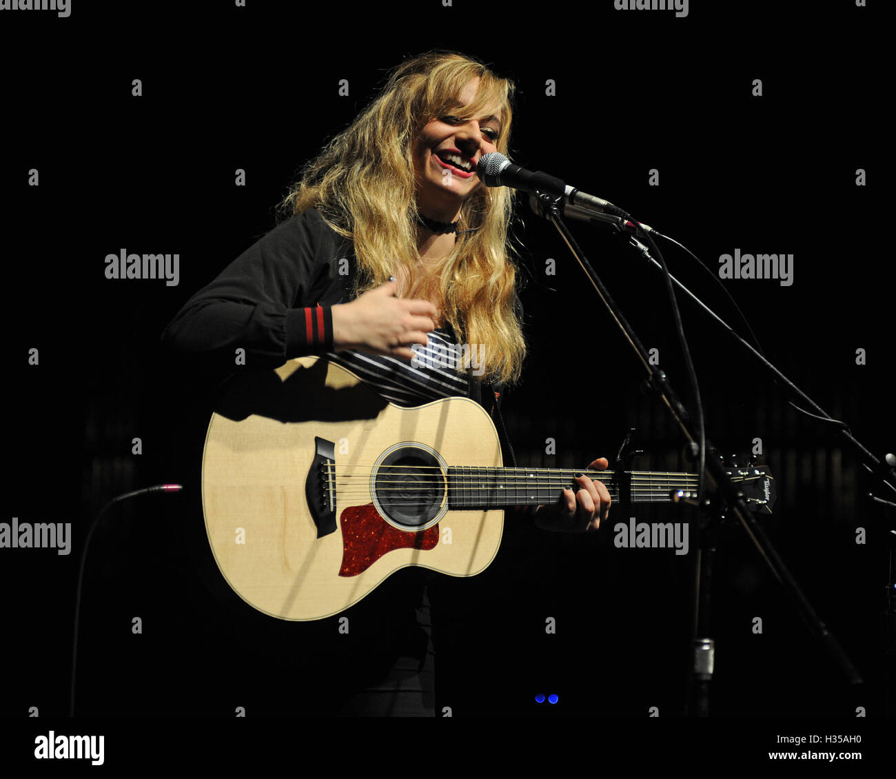 MIAMI BEACH, FL - OCTOBER 04: Hailey Knox performs at the Fillmore on