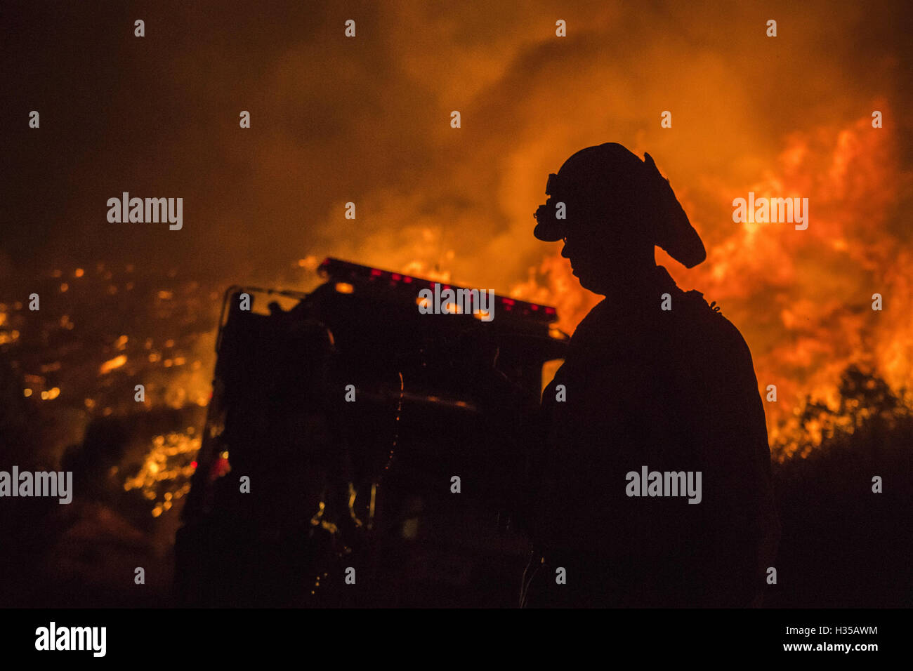 Goleta, CA, USA. 29th Aug, 2015. The Sherpa Fire burns late Thursday
