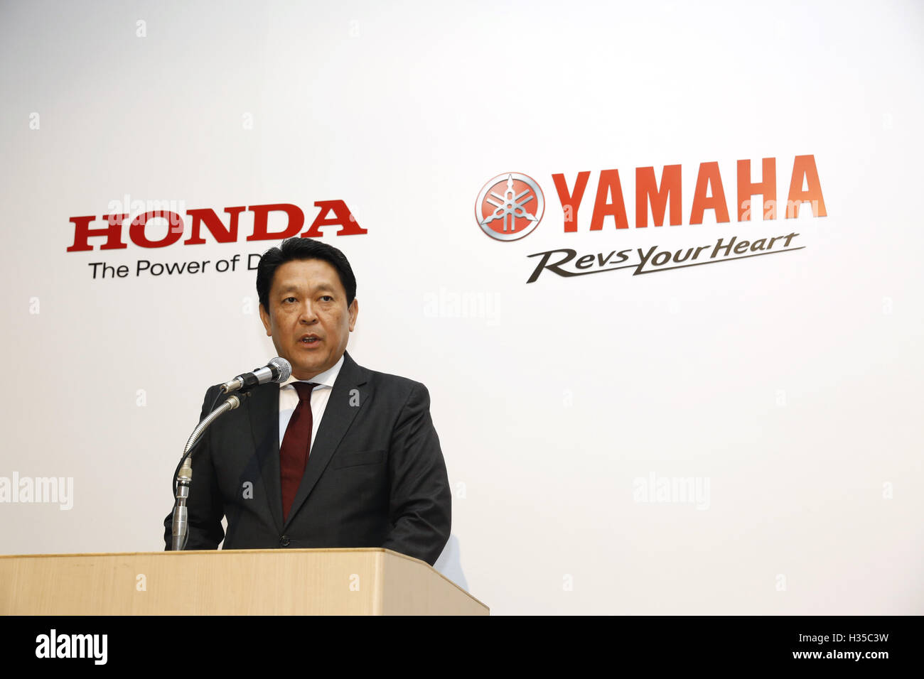 Honda Motor Operating Officer and Director Shinji Aoyama attends a joint press conference in Tokyo, Japan on October 5, 2016. Japanese auto majors Honda and Yamaha announced they have started talks toward a business tie-up in the development and production of small scooters. © Yosuke Tanaka/AFLO/Alamy Live News Stock Photo