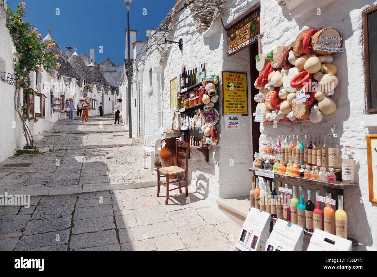 Souvenir shop on street of Trulli, traditional houses, Rione Monti area, Alberobello, UNESCO World Heritage Site, Valle d'Itria, Stock Photo