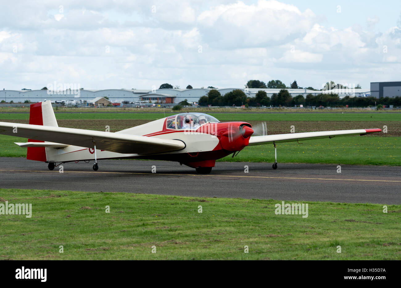 Slingsby T61F Venture T2 at Wellesbourne Airfield, Warwickshire, UK (G-BUIH) Stock Photo