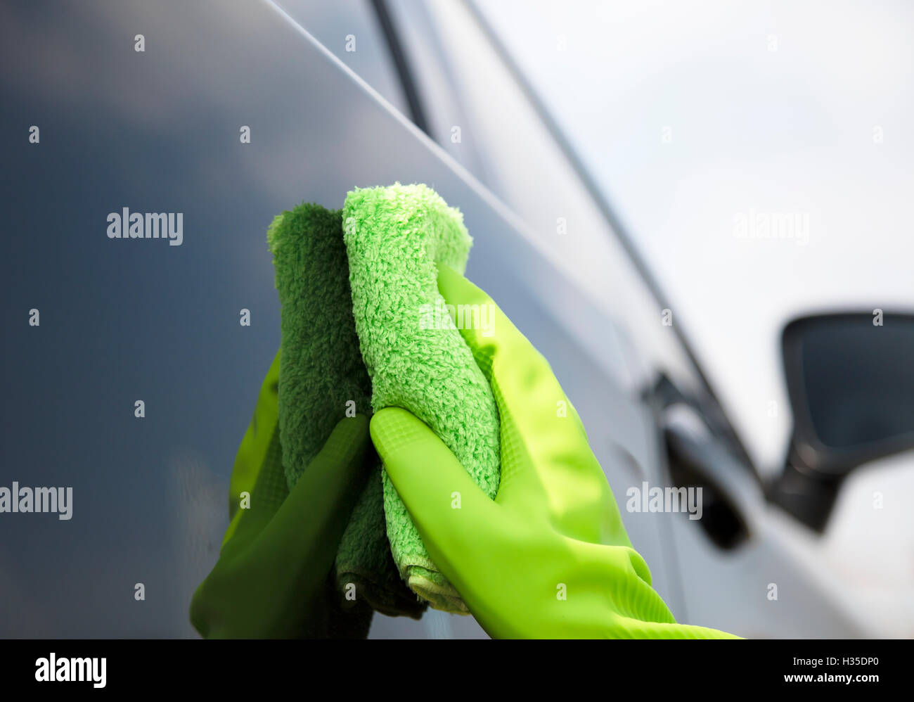 Hand cleaning car with microfiber cloth Stock Photo Alamy
