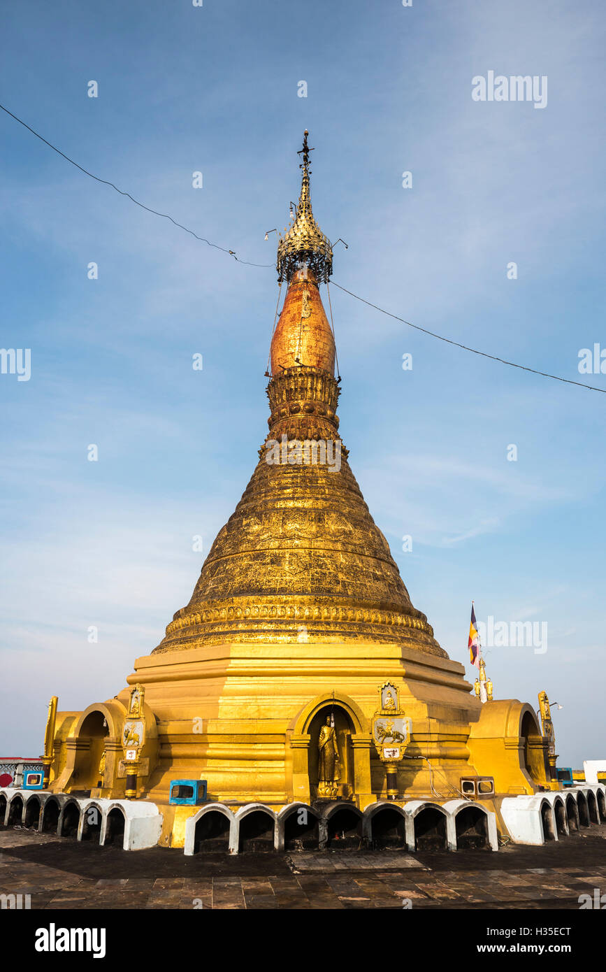 Mount Zwegabin Monastery's gold stupa, Hpa An, Kayin State (Karen State), Myanmar (Burma) Stock Photo