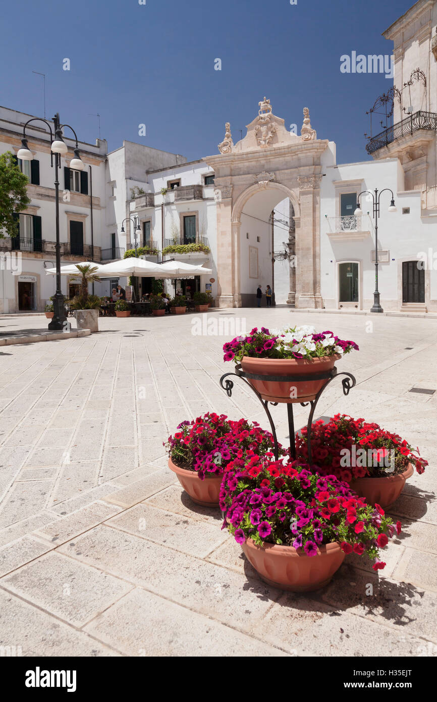 Arco di Sant'Antonio, Porta di Santa Stefano, Martina Franca, Valle d'Itria, Taranto district, Puglia, Italy Stock Photo