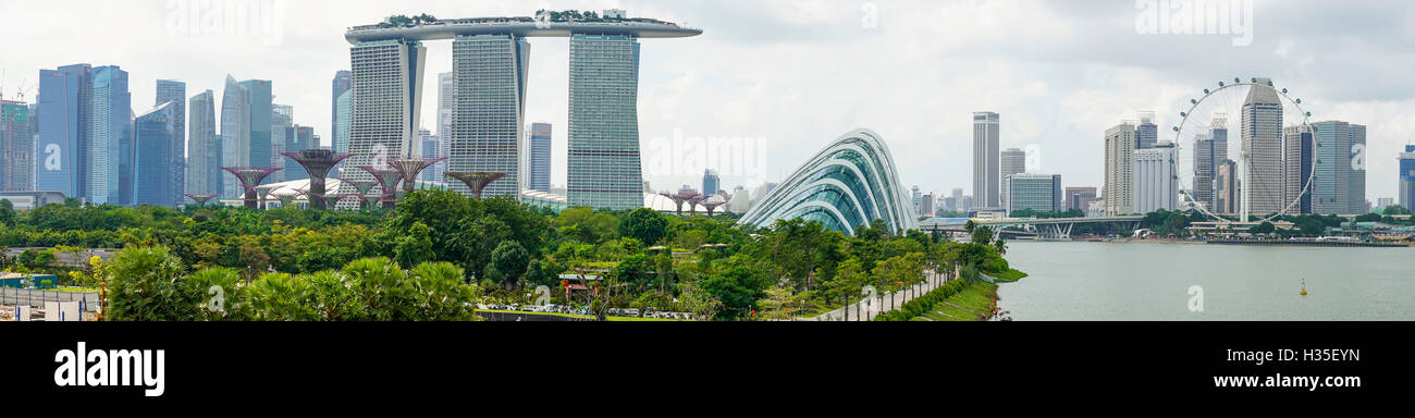 Panoramic view overlooking the Gardens by the Bay, Marina Bay Sands and city skyline, Singapore Stock Photo