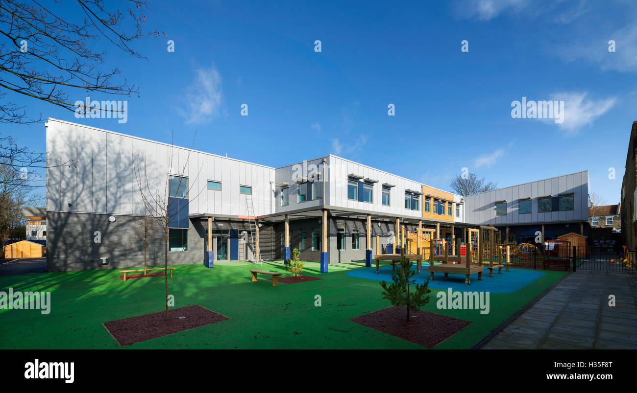 Exterior view of Barclays School, Waltham Forest, UK. The new school comprises a nursery, fourteen classrooms, a school hall Stock Photo