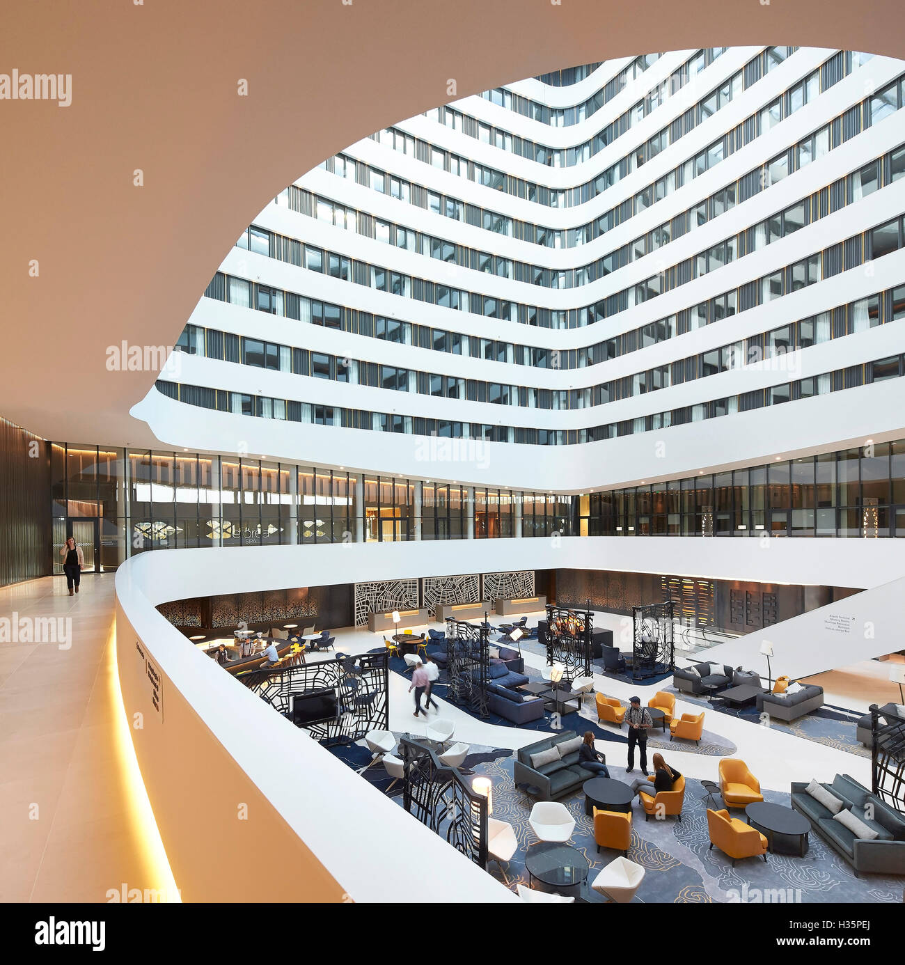 Atrium viewed from first floor circulation space. Hilton Amsterdam Airport Schiphol, Amsterdam, Netherlands. Architect: Mecanoo Stock Photo