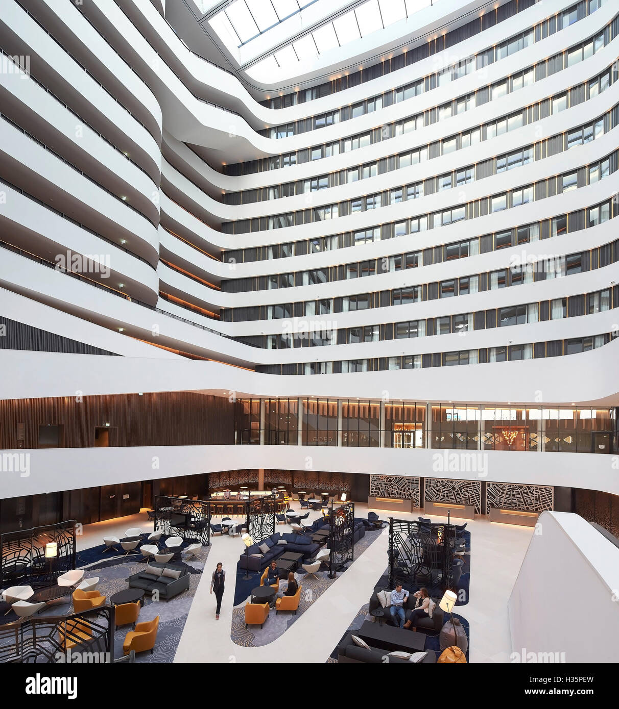 Atrium viewed from first floor circulation space. Hilton Amsterdam Airport Schiphol, Amsterdam, Netherlands. Architect: Mecanoo Stock Photo