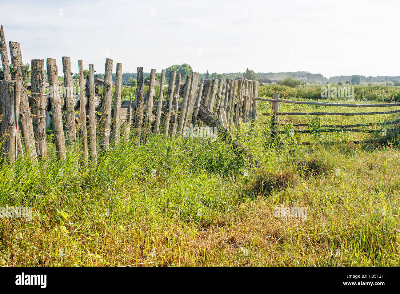 Old wooden fence hi-res stock photography and images - Alamy