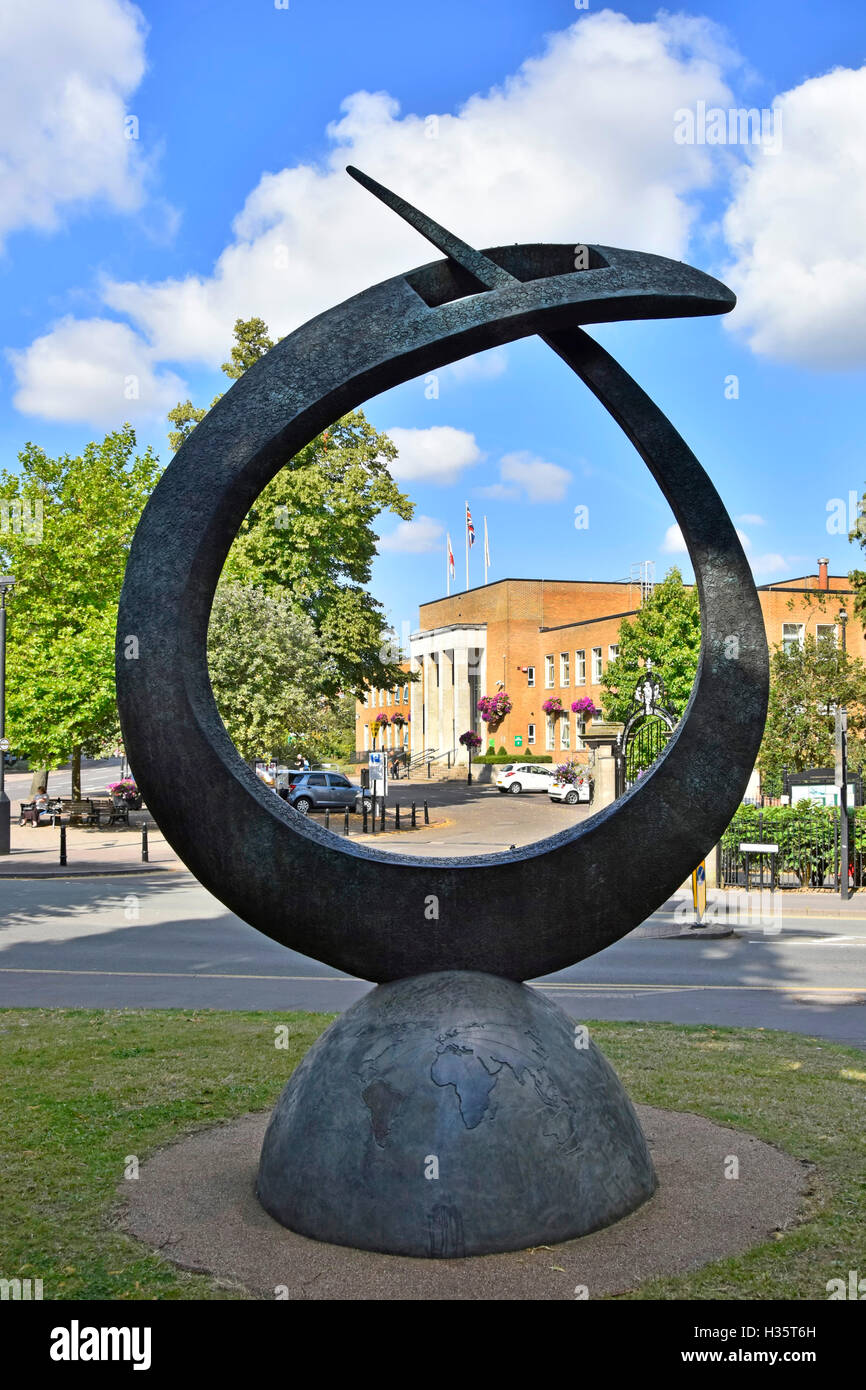 Commemorative sculpture to Sir Frank Whittle who worked near Rugby Warwickshire England UK on the invention of the turbojet engine Town Hall beyond Stock Photo