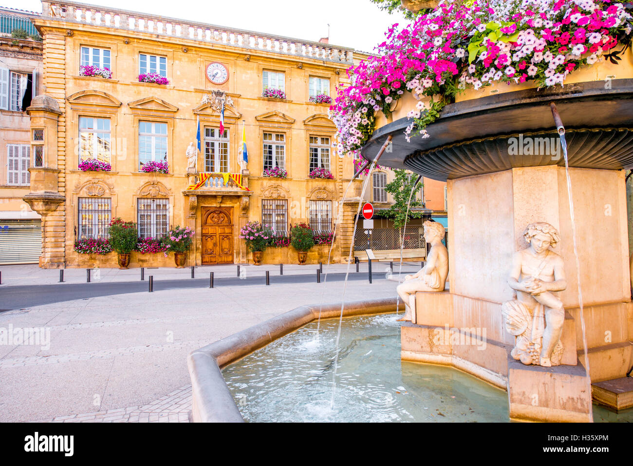 Salon De Provence Hi res Stock Photography And Images Alamy