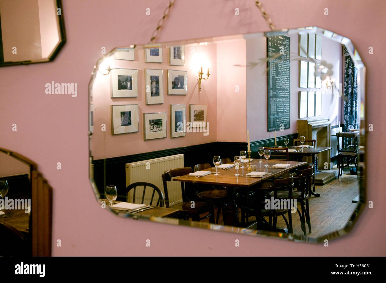 Mirrors reflecting the interior of a resturant Stock Photo - Alamy