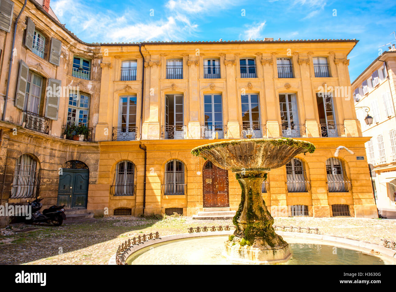 Place d’albertas aix en provence hi-res stock photography and images ...