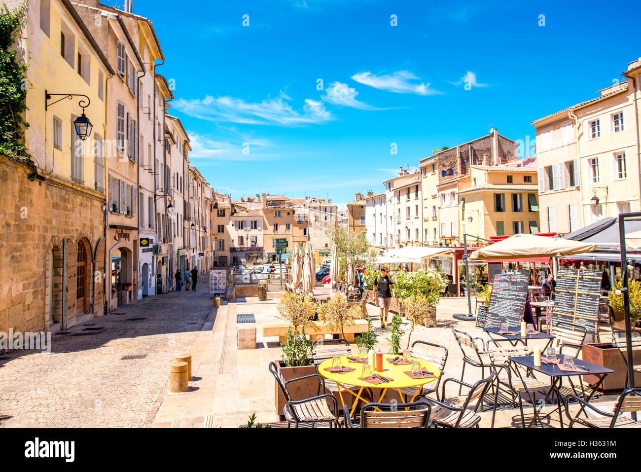 Yellow buildings aix en provence hi-res stock photography and images ...