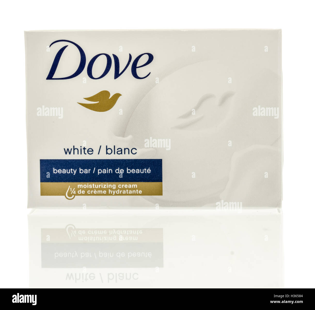 Winneconne, WI - 7 September 2016:  Box of Dove soap beauty bar on an isolated background. Stock Photo