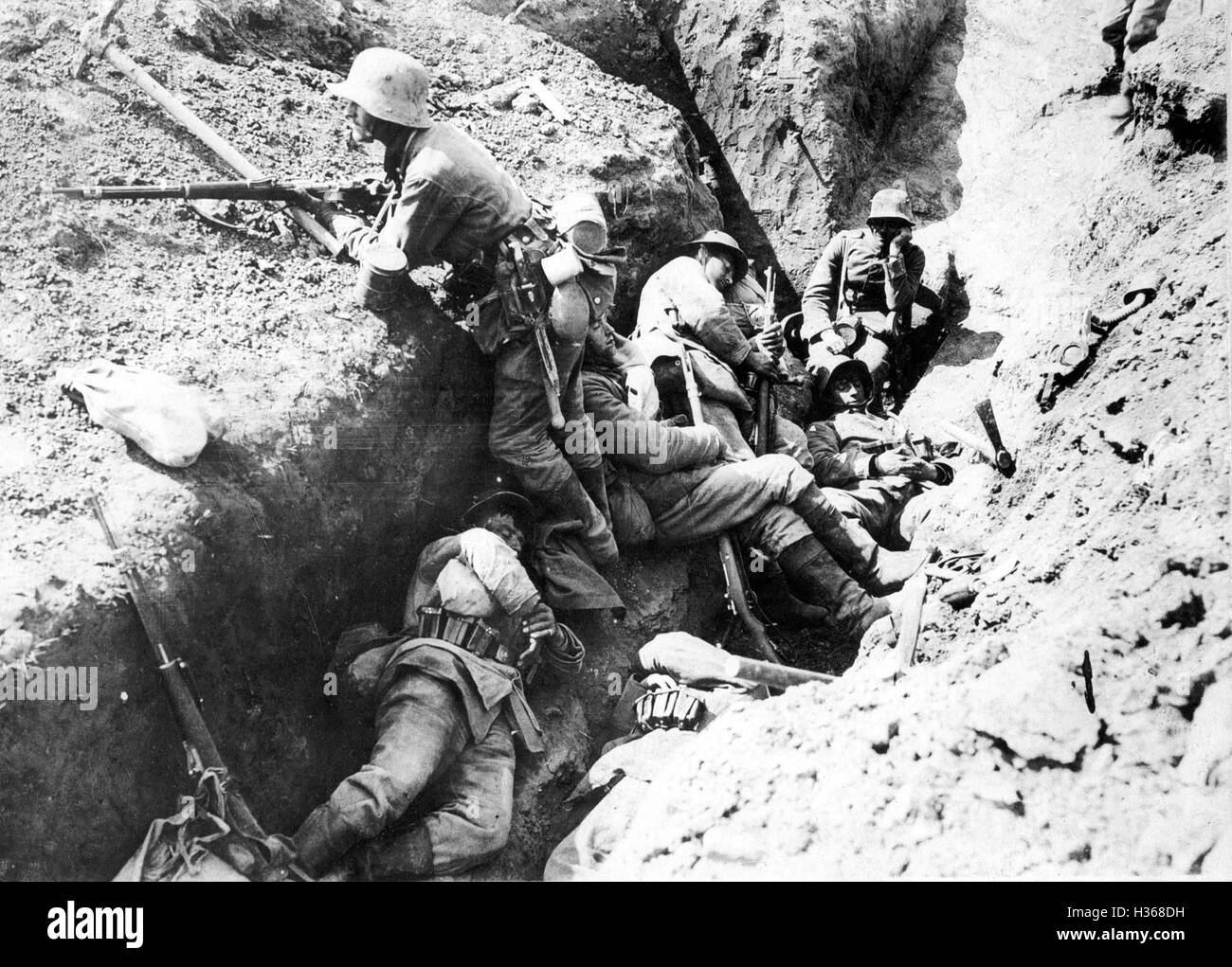 German soldiers rest in a trench, 1917 Stock Photo