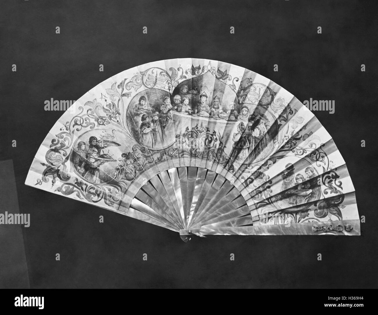 Hand fan, 1923 Stock Photo Alamy
