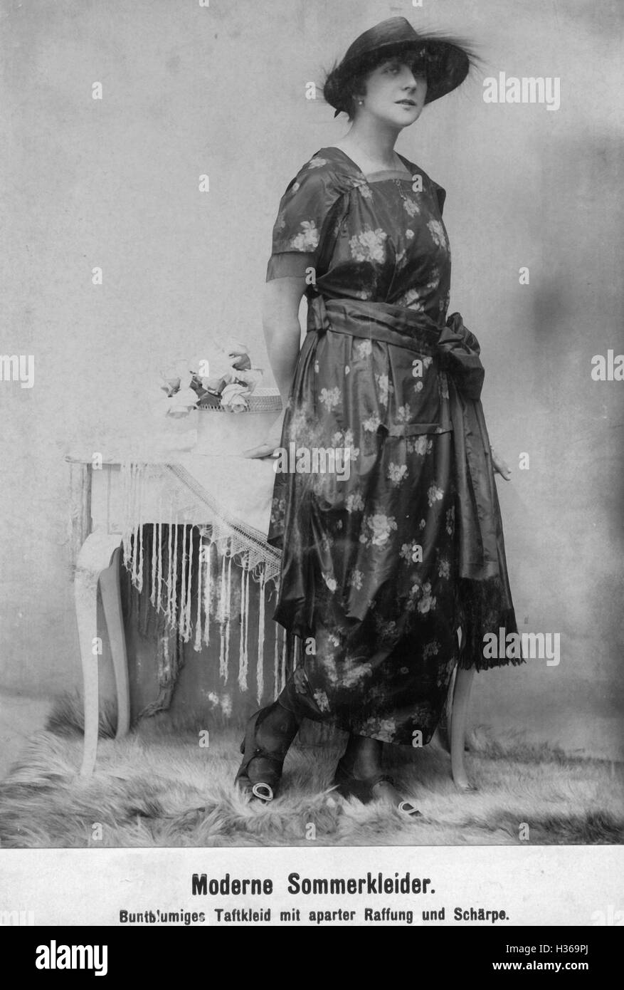 Women's fashion, 1919 Stock Photo - Alamy