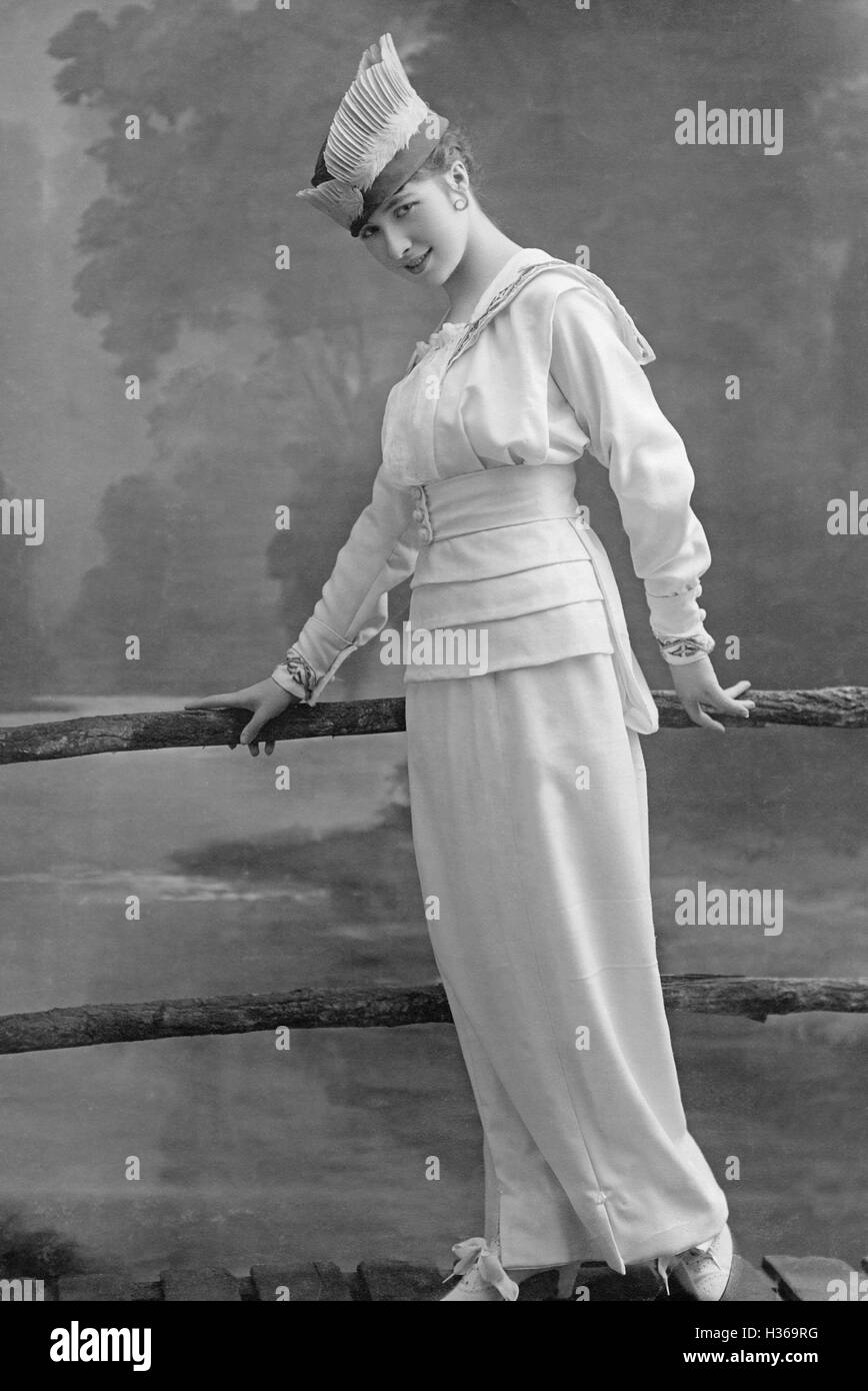 Women's fashion, 1919 Stock Photo