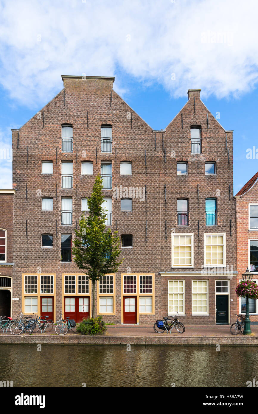 Warehouses on quayside of Old Rhine canal in old town of Leiden, South Holland, Netherlands Stock Photo
