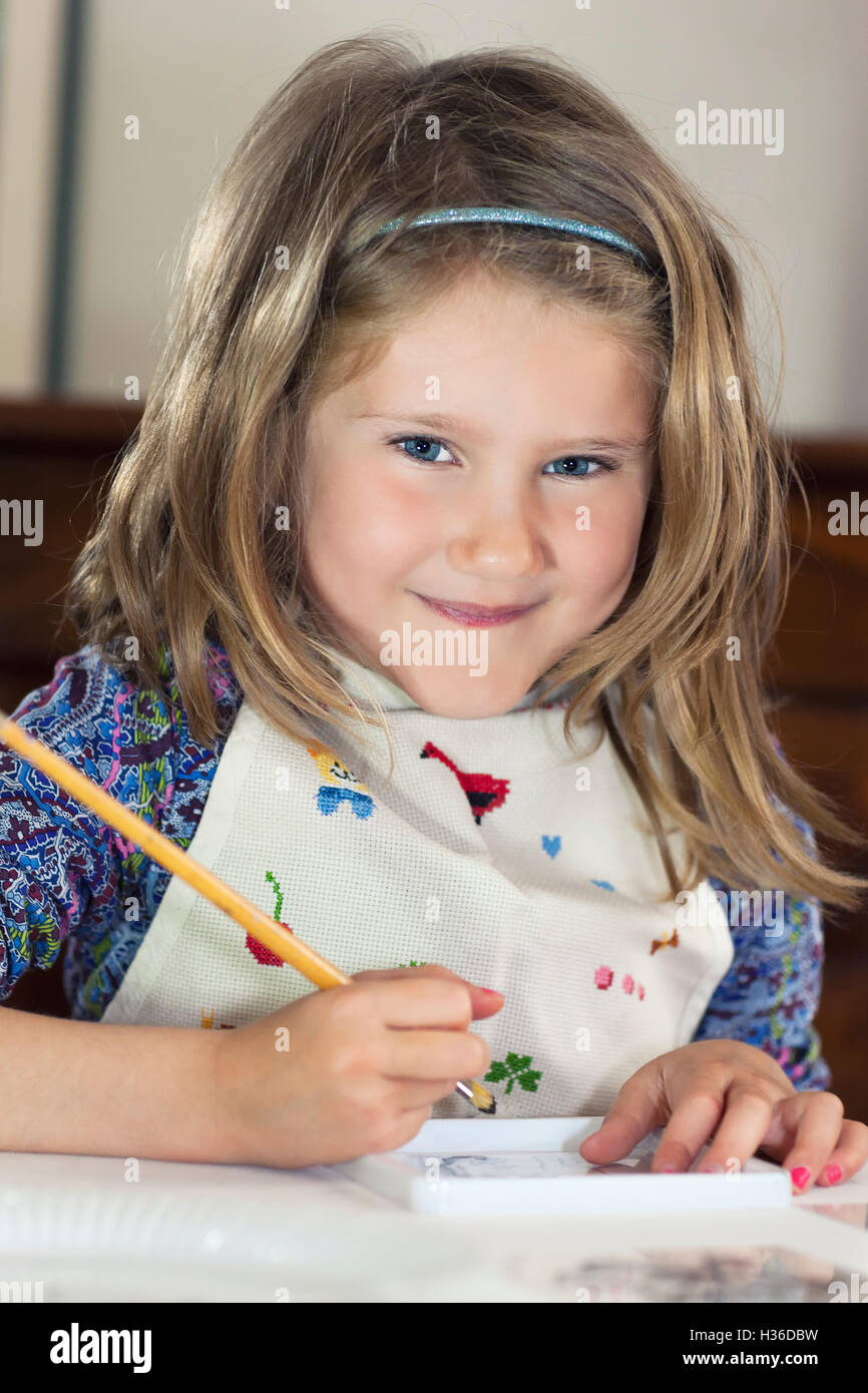 Little girl drawing paint Stock Photo Alamy