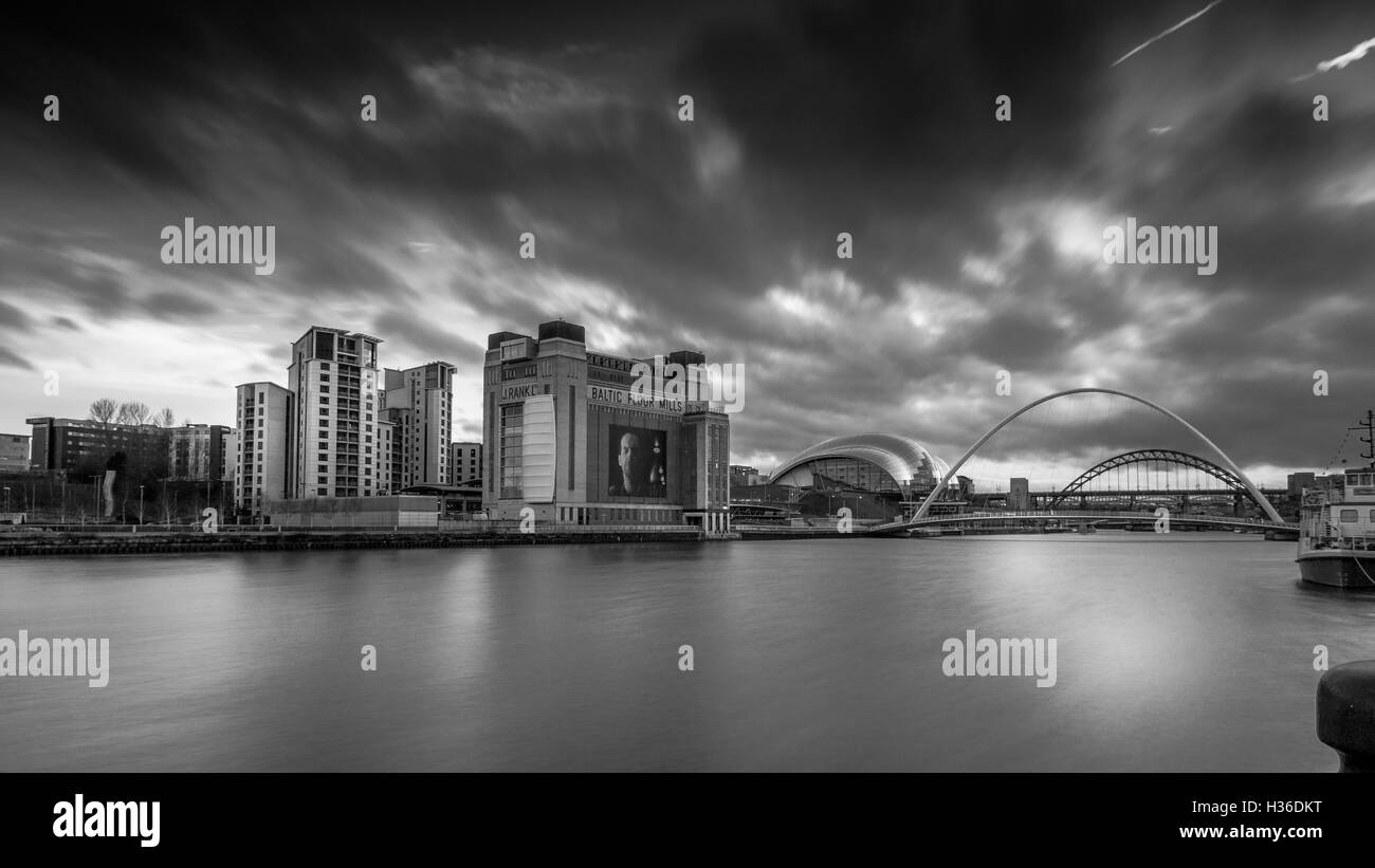 Newcastle/Gateshead Quayside by night monochrome Stock Photo Alamy
