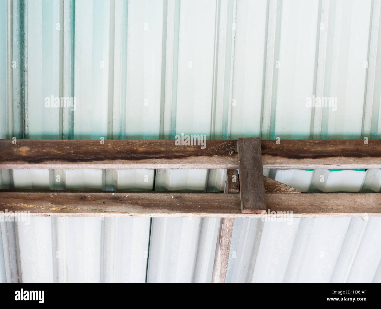 Corrugated iron roof wooden frame hi-res stock photography and images ...