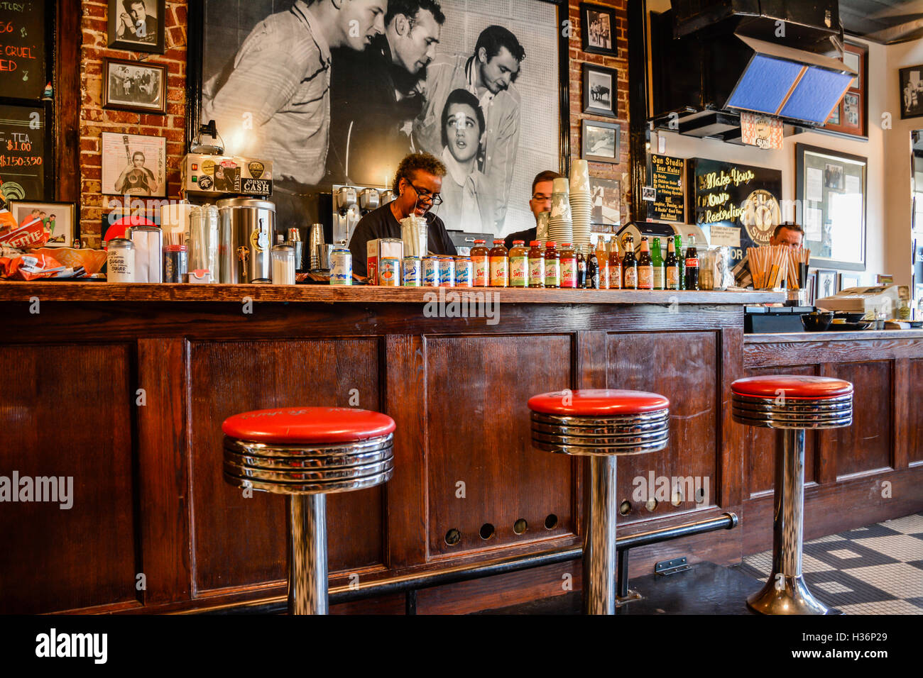 Retro bar hi-res stock photography and images - Alamy
