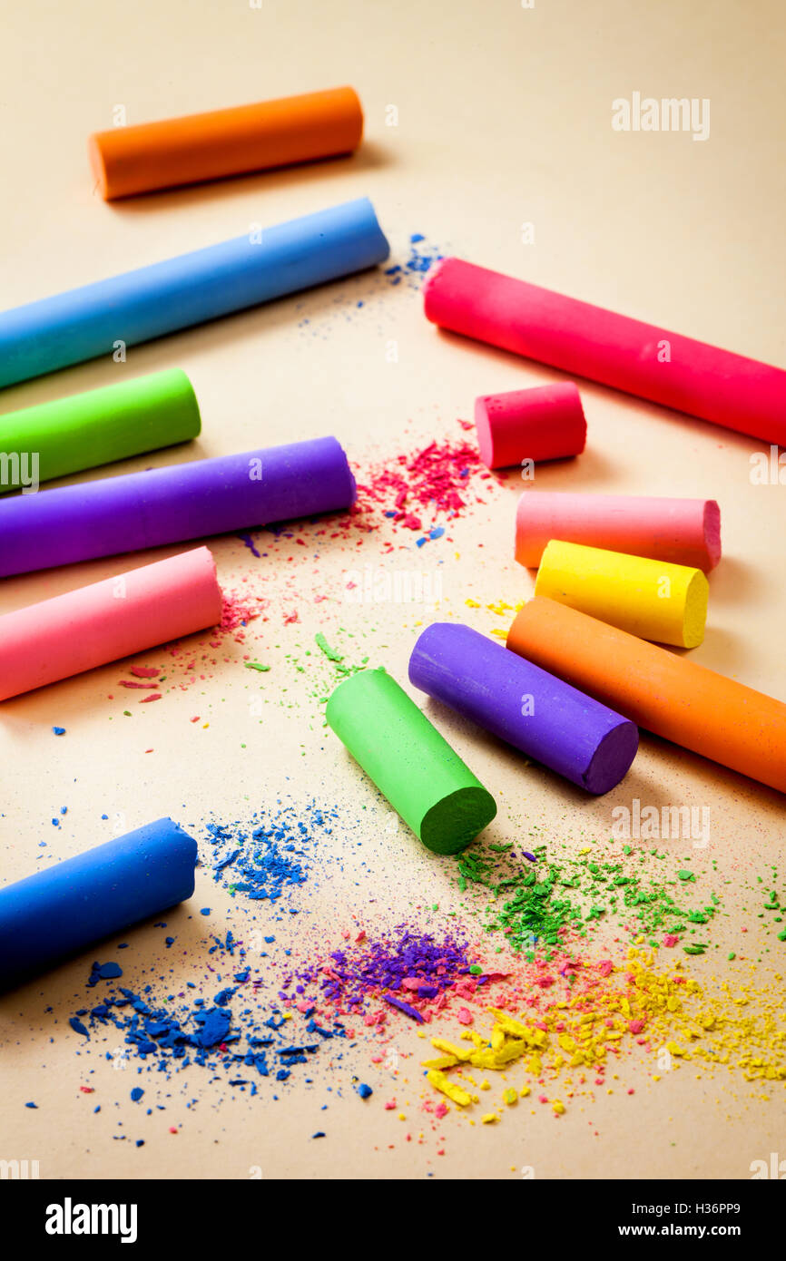 Coloured chalks hi-res stock photography and images - Alamy