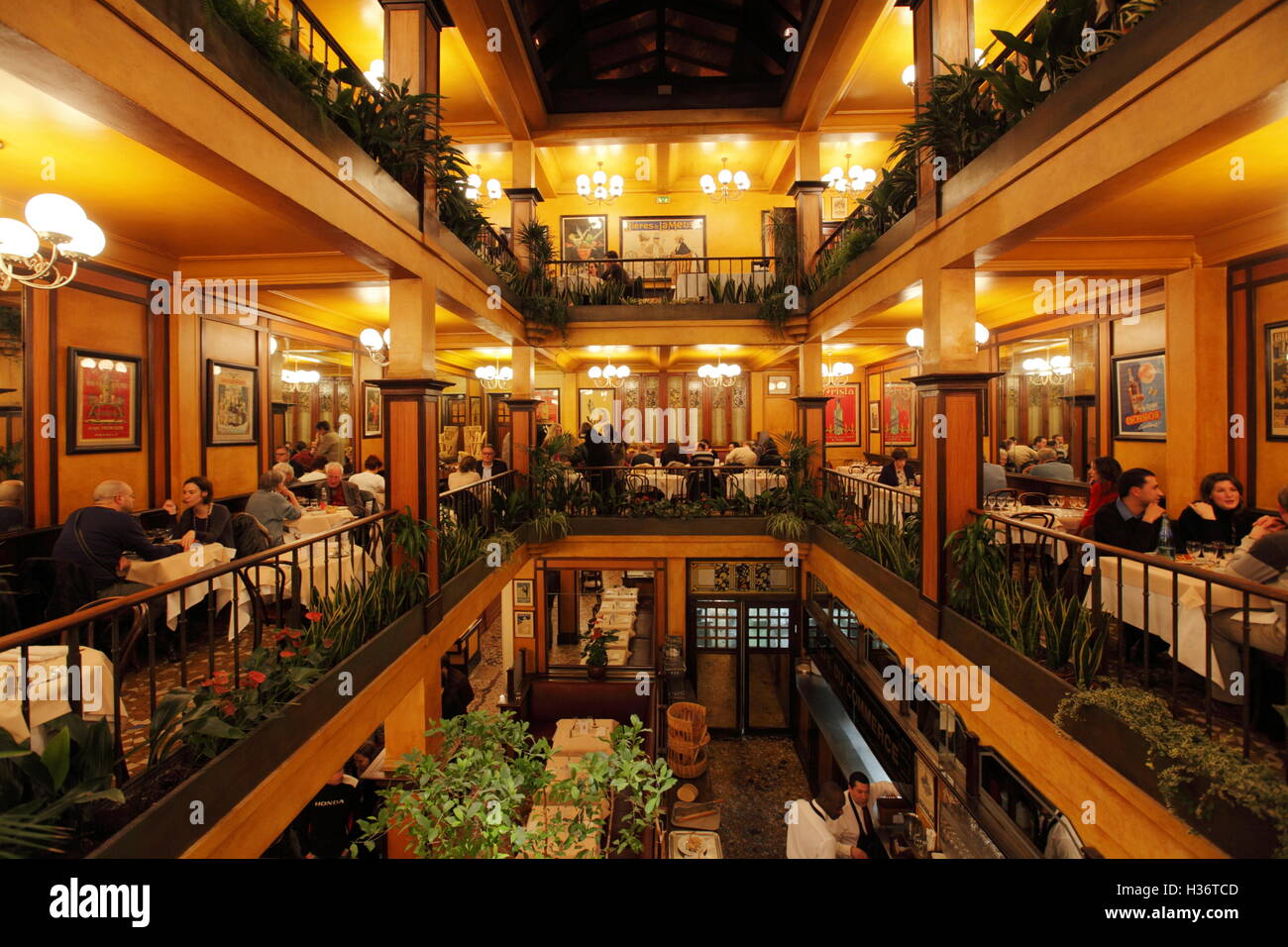 Cafe Commerce The interior view of Le Cafe du Commerce,Paris. France Stock Photo - Alamy